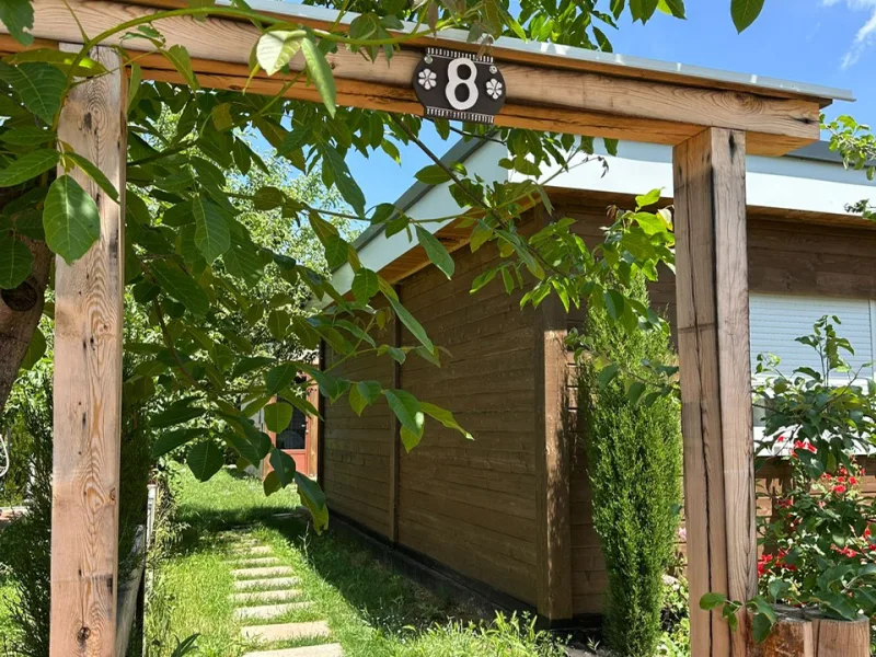 Bungalow frente al jacuzzi de Villa Bagh