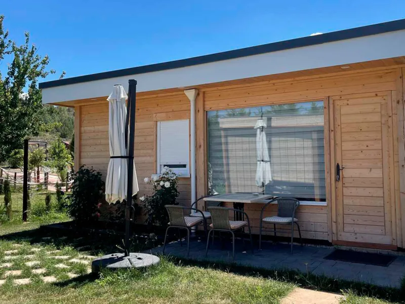 Bungalow frente al jacuzzi de Villa Bagh